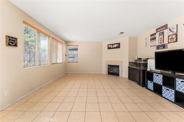 12419 Ojo Caliente, Victorville, CA 92392
