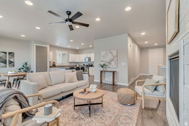 9553 S ALANE HOLLOW RD, West Jordan, UT 84081