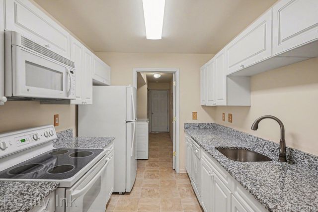3399 Tremonte Circle S, Oakland Charter Township, MI 48306
