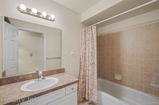 3399 Tremonte Circle S, Oakland Charter Township, MI 48306