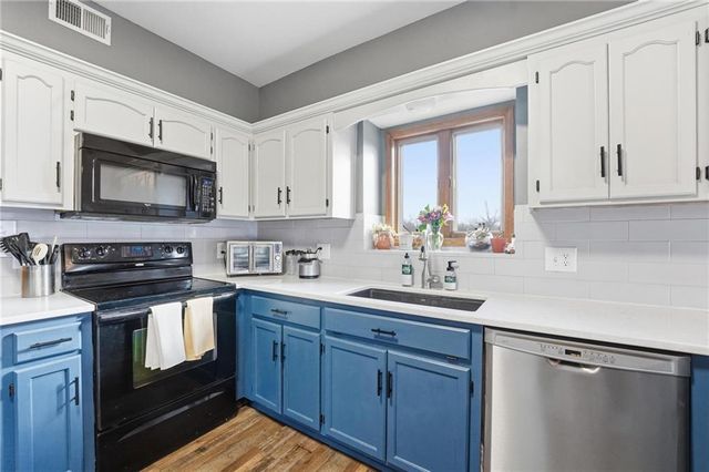 1201 Southcrest Drive, Blue Springs, MO 64015