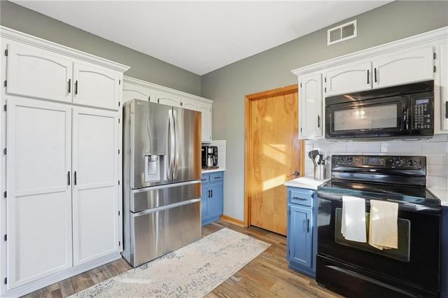 1201 Southcrest Drive, Blue Springs, MO 64015