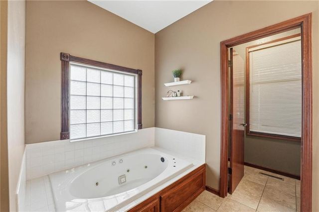 1201 Southcrest Drive, Blue Springs, MO 64015