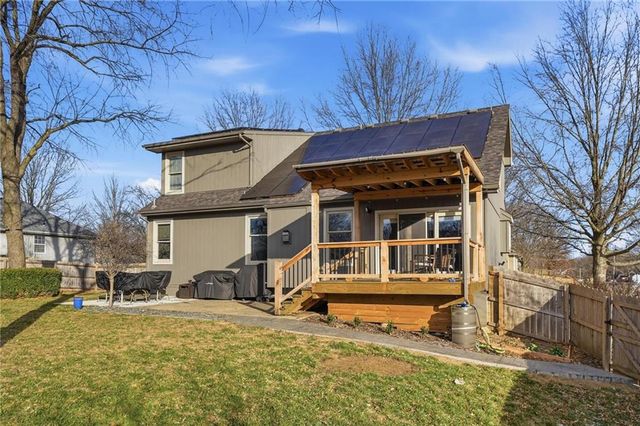 1201 Southcrest Drive, Blue Springs, MO 64015