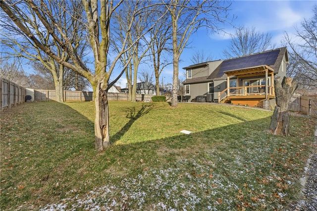 1201 Southcrest Drive, Blue Springs, MO 64015