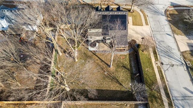 1201 Southcrest Drive, Blue Springs, MO 64015