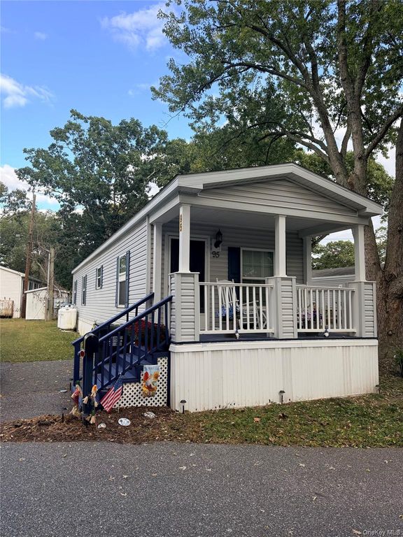 37 Hubbard Avenue 95, Riverhead, NY 11901