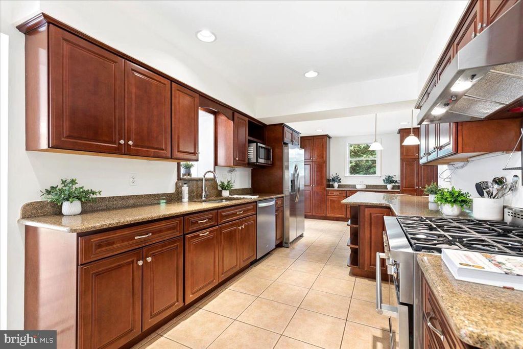 Image 4 of property listing at 85 JONES STATION RD, Arnold, MD 21012