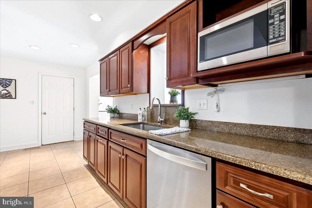 Image 5 of property listing at 85 JONES STATION RD, Arnold, MD 21012