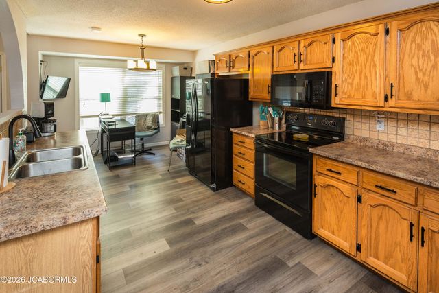 1520 DEL CERRO DRIVE, Jefferson City, MO 65101