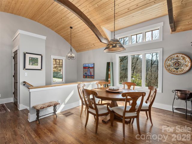 31 Wonderland Ridge Lane, Fairview, NC 28730