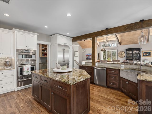 31 Wonderland Ridge Lane, Fairview, NC 28730