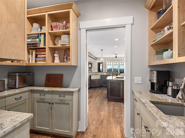 31 Wonderland Ridge Lane, Fairview, NC 28730