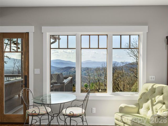 31 Wonderland Ridge Lane, Fairview, NC 28730