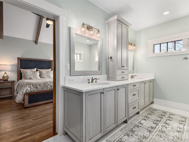 31 Wonderland Ridge Lane, Fairview, NC 28730