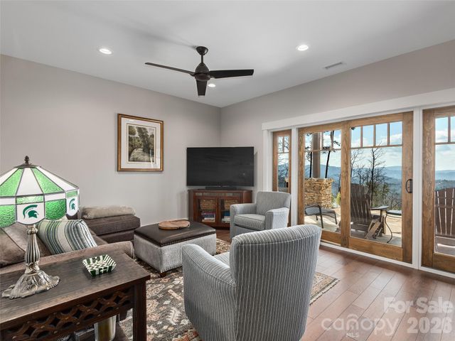 31 Wonderland Ridge Lane, Fairview, NC 28730