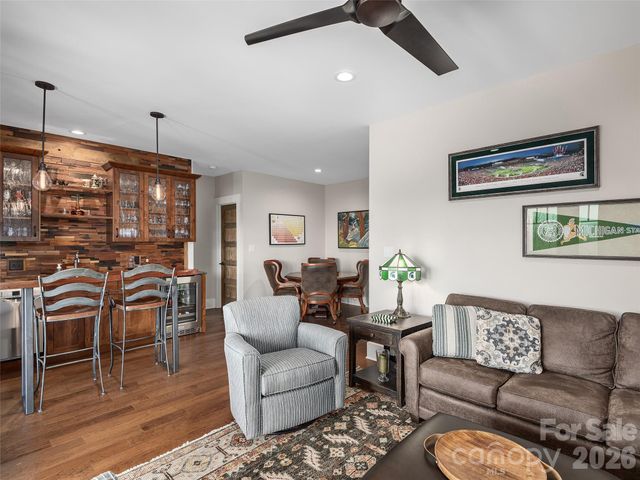 31 Wonderland Ridge Lane, Fairview, NC 28730