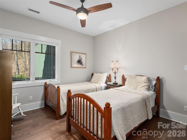 31 Wonderland Ridge Lane, Fairview, NC 28730
