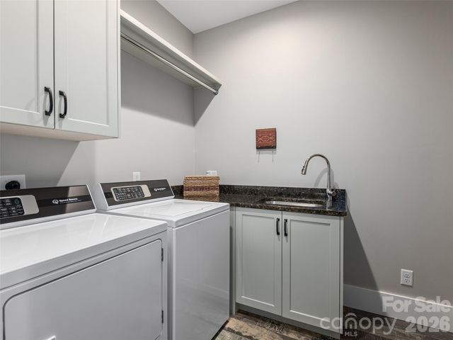 31 Wonderland Ridge Lane, Fairview, NC 28730
