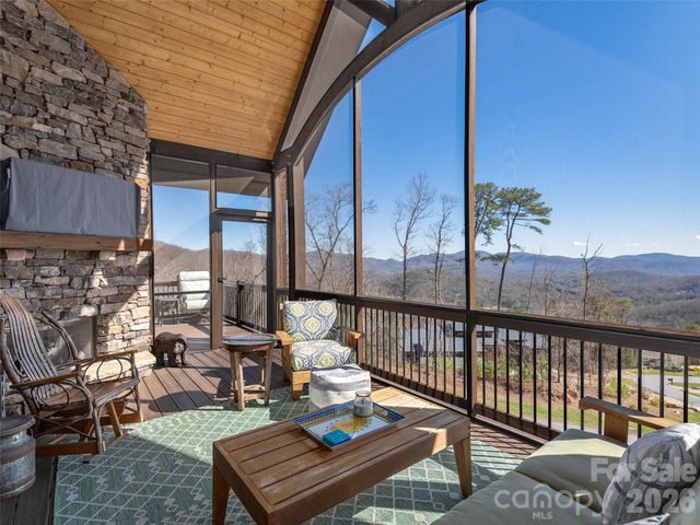31 Wonderland Ridge Lane, Fairview, NC 28730