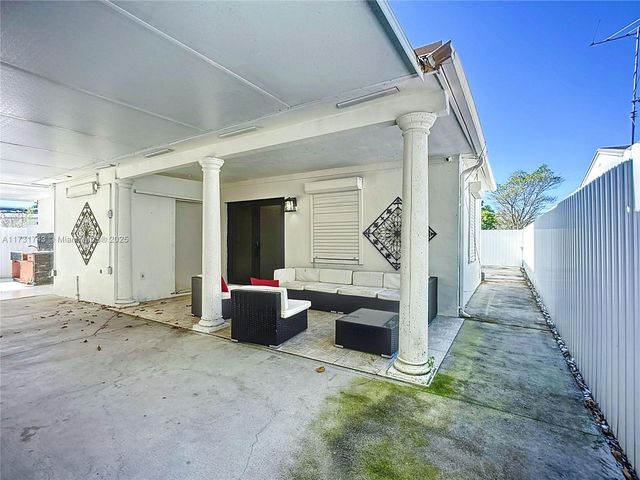 35 SW 63rd Ct, Miami, FL 33144