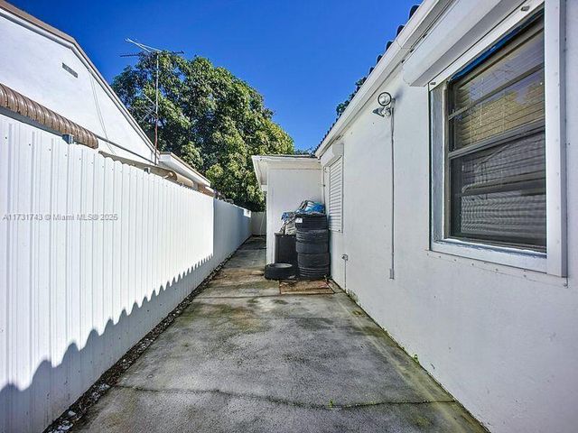 35 SW 63rd Ct, Miami, FL 33144