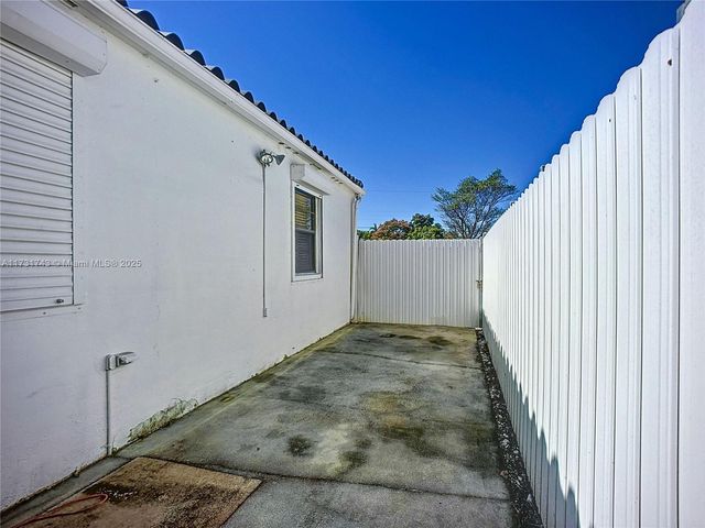 35 SW 63rd Ct, Miami, FL 33144