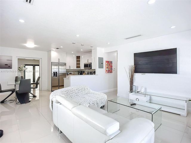 35 SW 63rd Ct, Miami, FL 33144