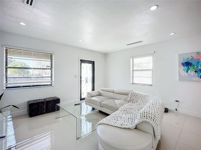 35 SW 63rd Ct, Miami, FL 33144