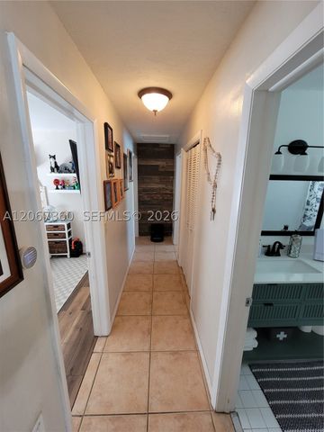 1316 W 61st Pl, Hialeah, FL 33012