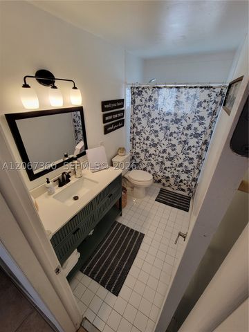 1316 W 61st Pl, Hialeah, FL 33012