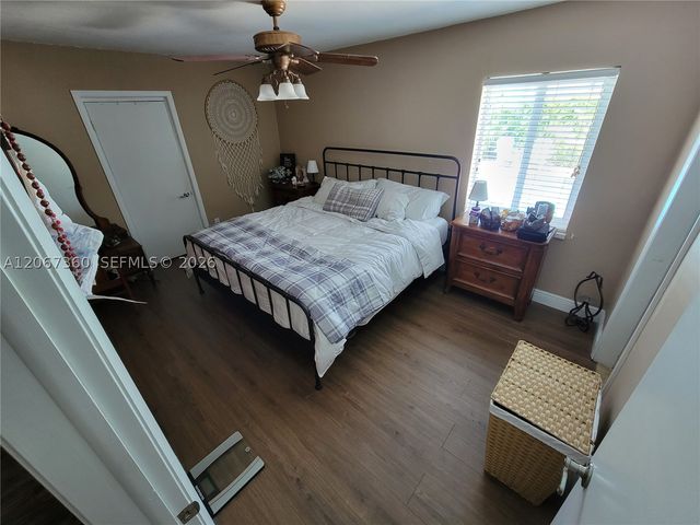 1316 W 61st Pl, Hialeah, FL 33012
