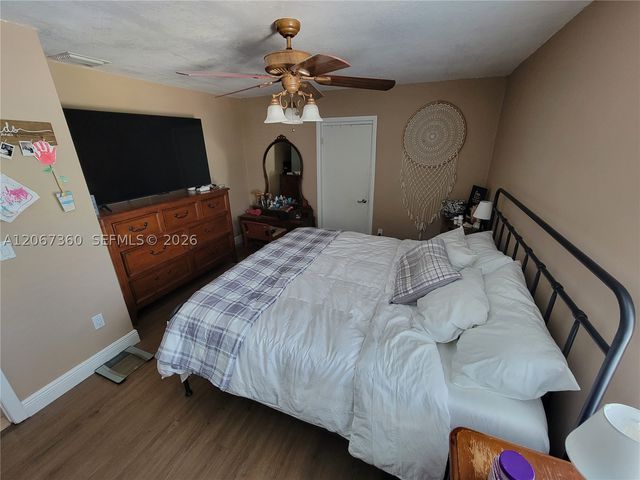 1316 W 61st Pl, Hialeah, FL 33012