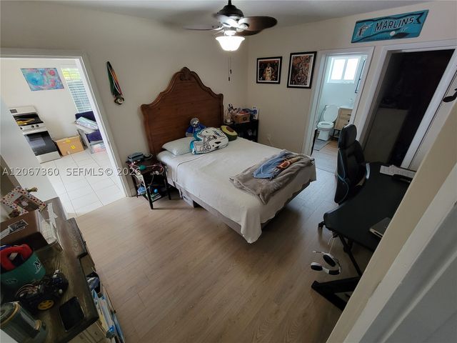 1316 W 61st Pl, Hialeah, FL 33012