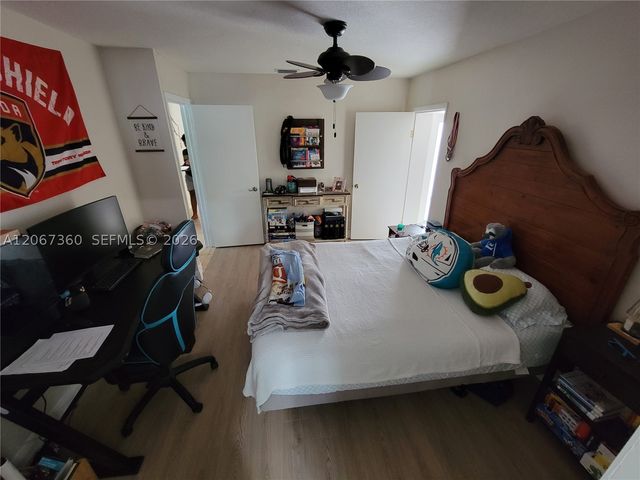 1316 W 61st Pl, Hialeah, FL 33012