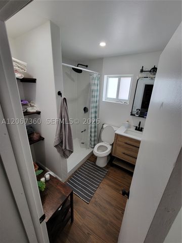 1316 W 61st Pl, Hialeah, FL 33012
