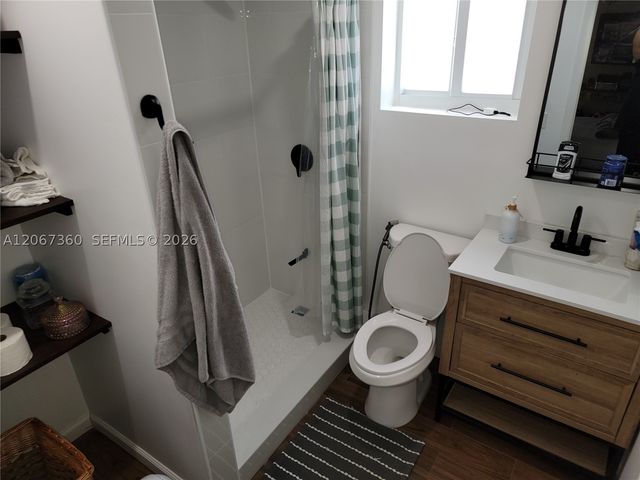 1316 W 61st Pl, Hialeah, FL 33012