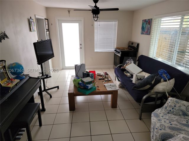 1316 W 61st Pl, Hialeah, FL 33012