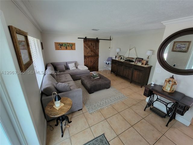 1316 W 61st Pl, Hialeah, FL 33012