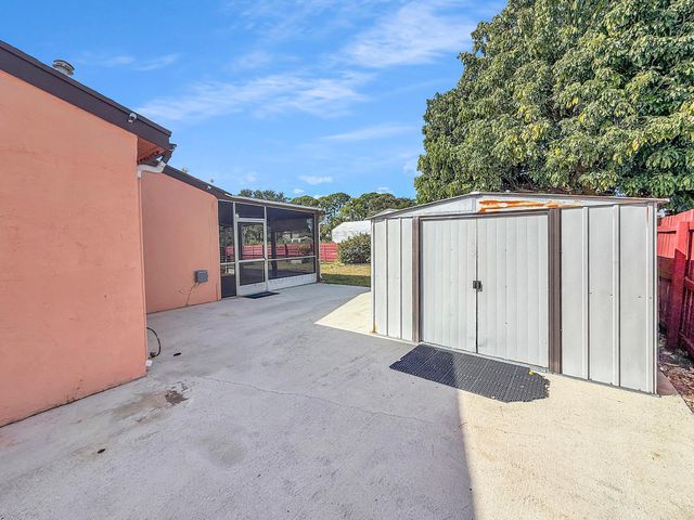 4387 Appian Way, Greenacres, FL 33463