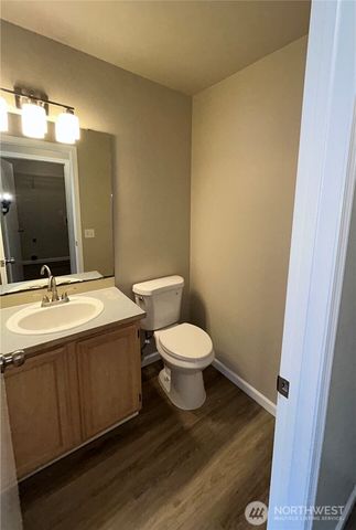 767 Oakhurst Drive, Pacific, WA 98047