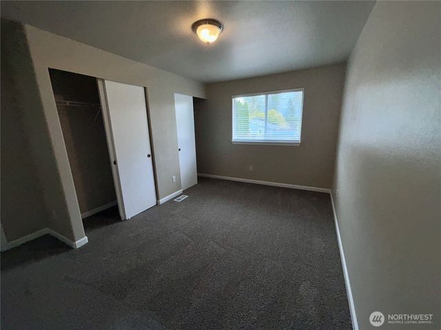 767 Oakhurst Drive, Pacific, WA 98047