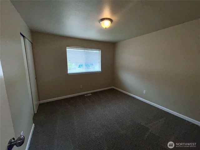 767 Oakhurst Drive, Pacific, WA 98047