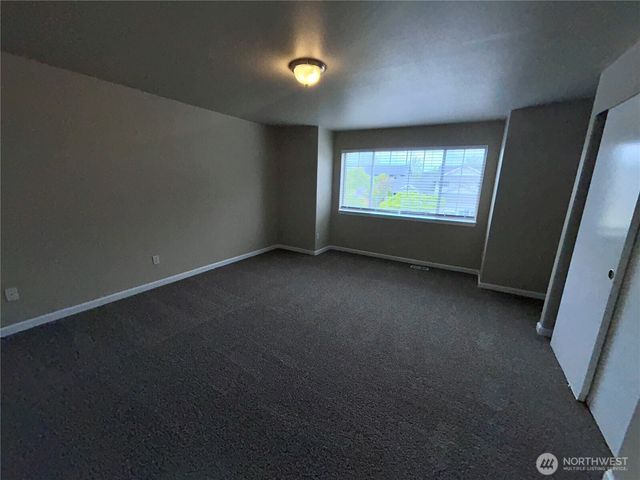 767 Oakhurst Drive, Pacific, WA 98047