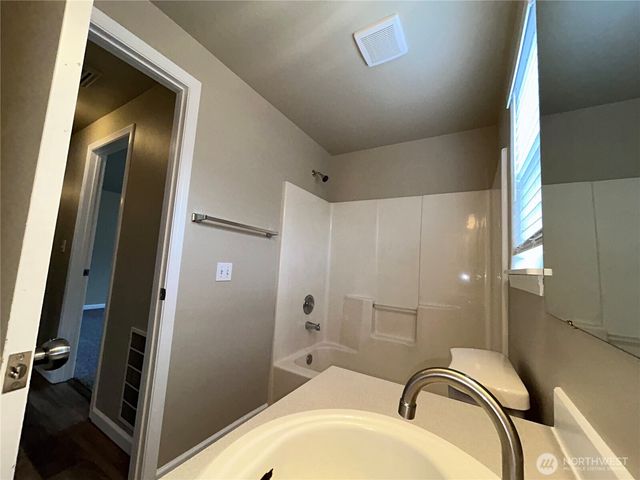 767 Oakhurst Drive, Pacific, WA 98047