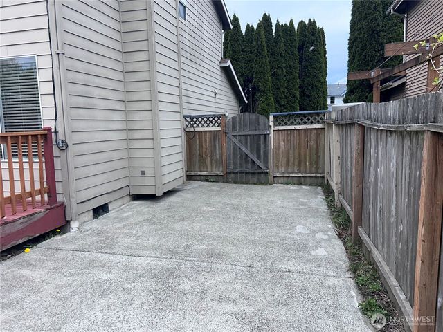 767 Oakhurst Drive, Pacific, WA 98047