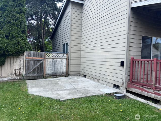 767 Oakhurst Drive, Pacific, WA 98047