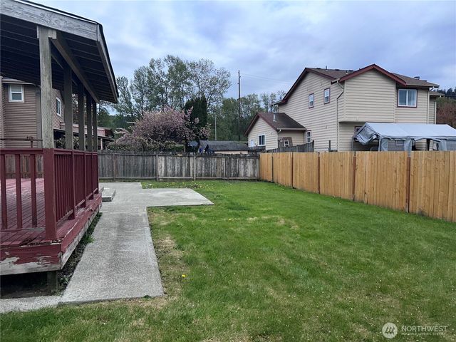 767 Oakhurst Drive, Pacific, WA 98047