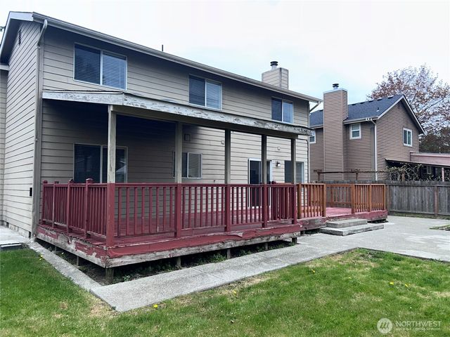 767 Oakhurst Drive, Pacific, WA 98047