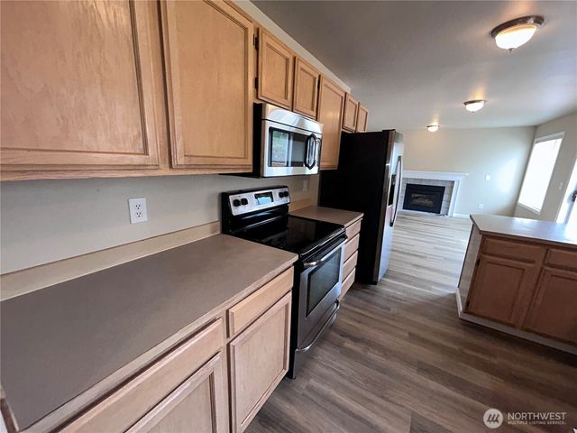 767 Oakhurst Drive, Pacific, WA 98047